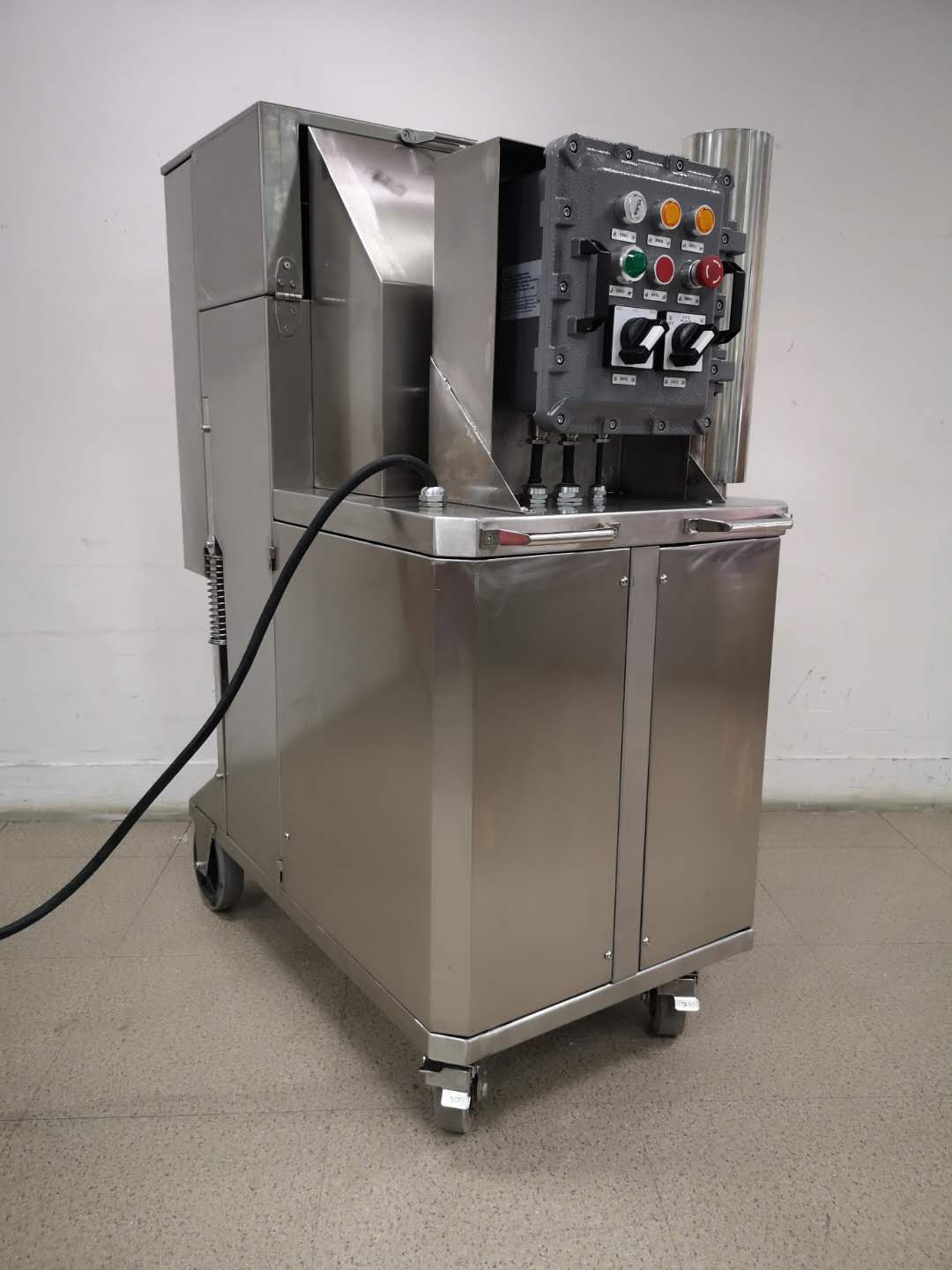 大功（gōng）率電動防爆工業吸塵器-2